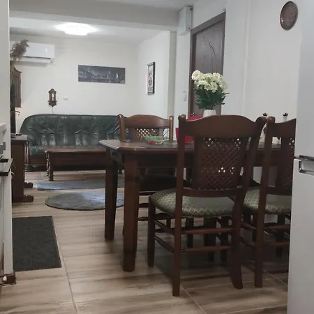 Хотелски Апартамент Ирис 公寓 *